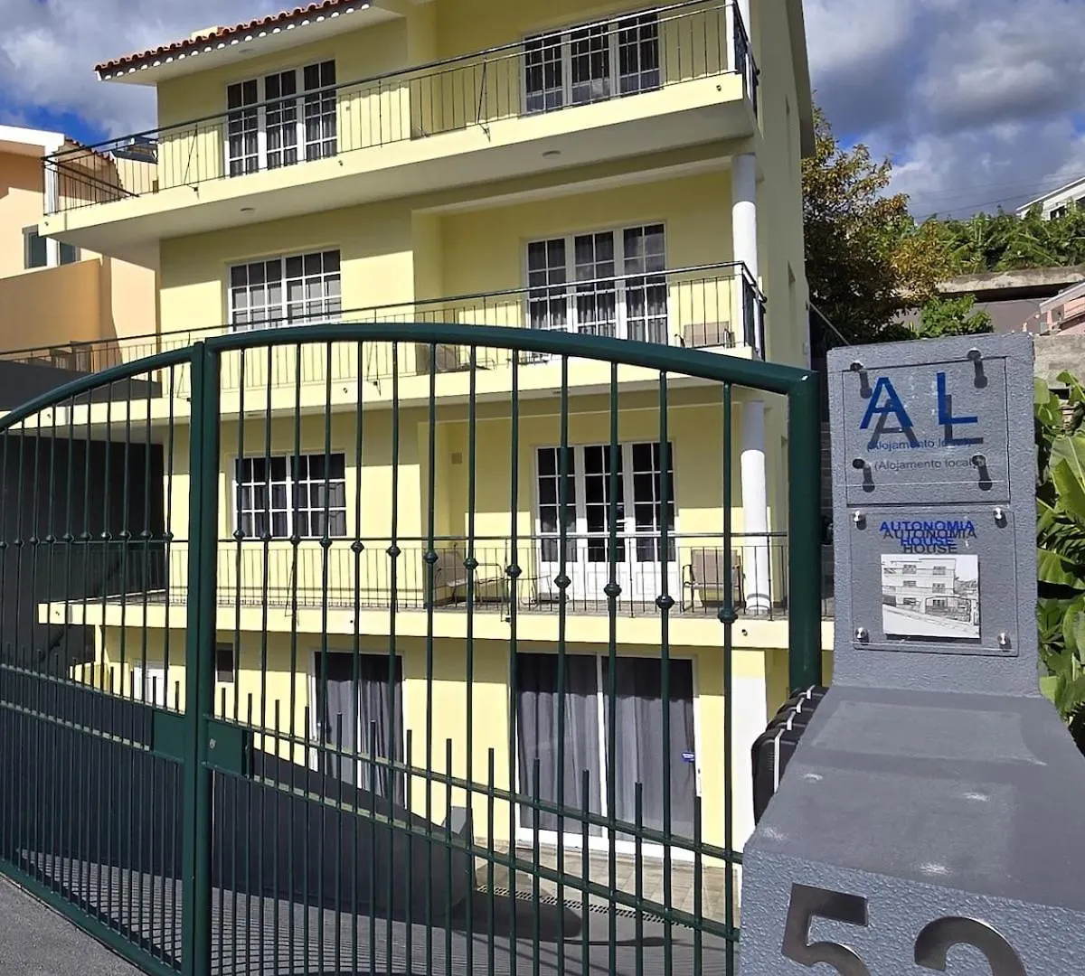 Апартаменты Autonomia House III Камара-де-Лобуш